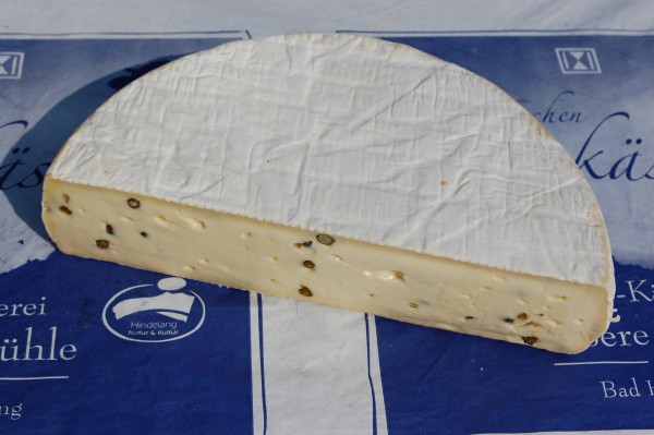 Schneeweißer Hindelanger mit grünem Pfeffer (Camembert)